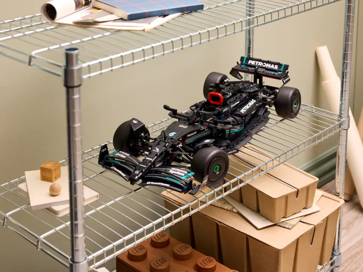 Mercedes-AMG F1 W14 E Performance Sets