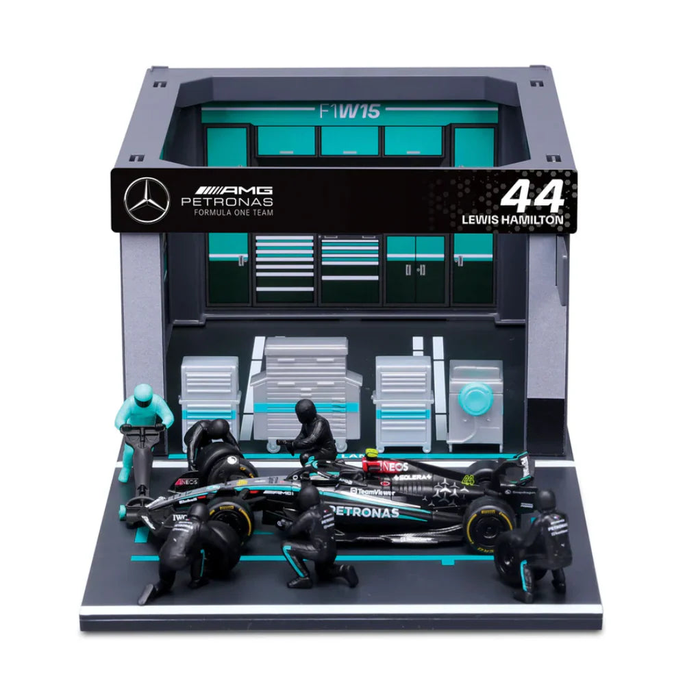 W14 DIORAMA GARAGE PIT-STOP TEAM MERCEDES 2024 WITH CREW FIGURE AND ACCESSORIES