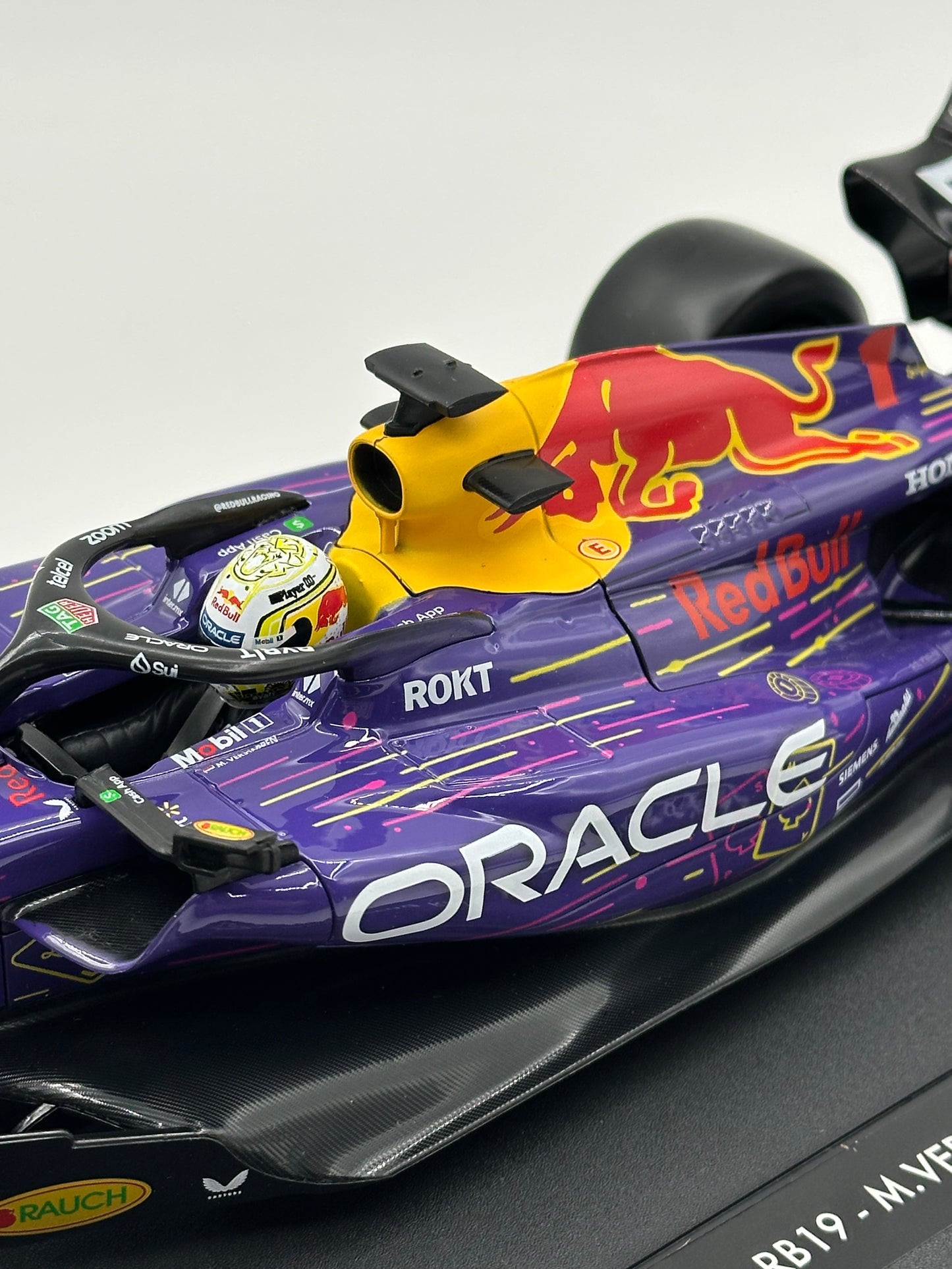 Red Bull 1/18 2023 F1 Bburago RB19 Las Vegas GP #1 Verstappen